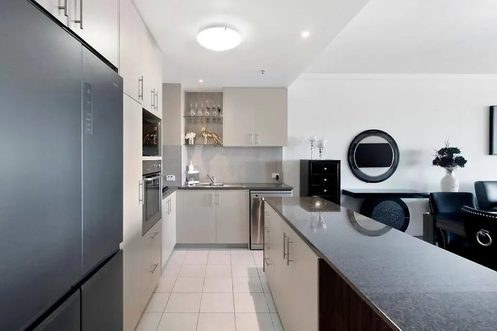 גולד קוסט Exceptional Luxury ~ Broadwater Beauty ~ Free Parking ~ Top Location דירה גולד קוסט